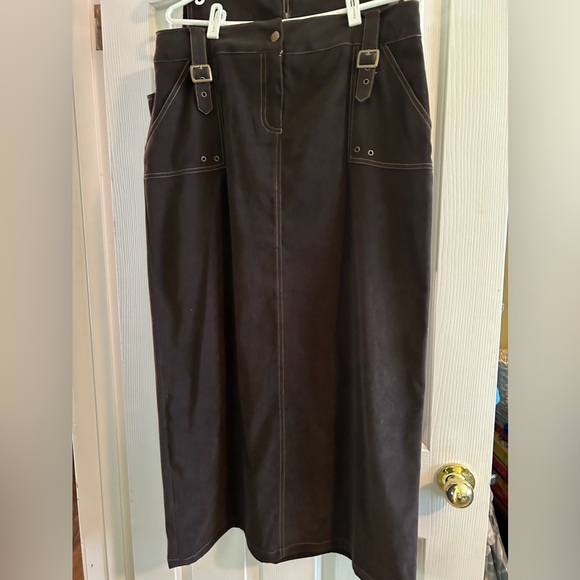 Suede look vest and skirt set - Picture 3 of 6